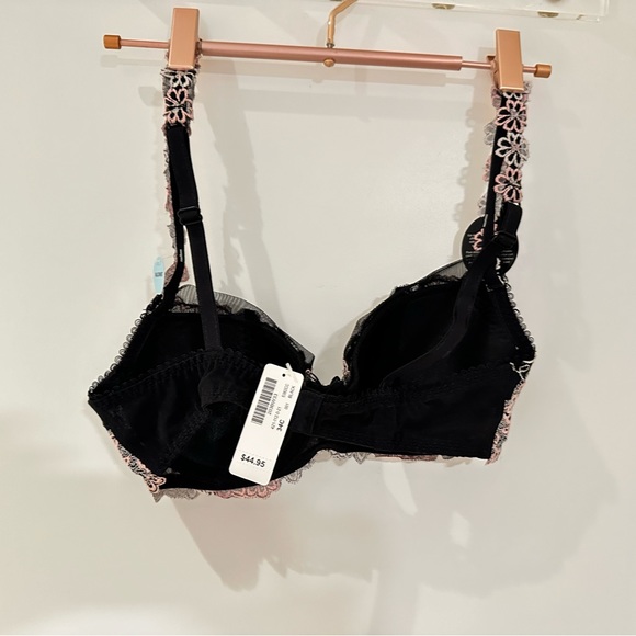 La Vie en Rose. Bra and garter set. NWT. - Picture 3 of 6